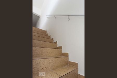 Casa para alugar com 80m², 3 quartos e 1 vagaEscada