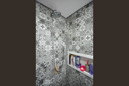 Apartamento para alugar com 66m², 3 quartos e 2 vagasChuveiro do banheiro da suíte 