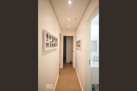 Corredor de apartamento para alugar com 2 quartos, 55m² em Vila Andrade, São Paulo