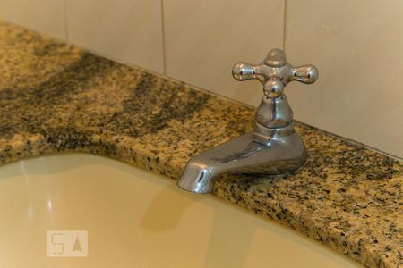 Apartamento à venda com 65m², 3 quartos e 1 vagaBanheiro - Torneira