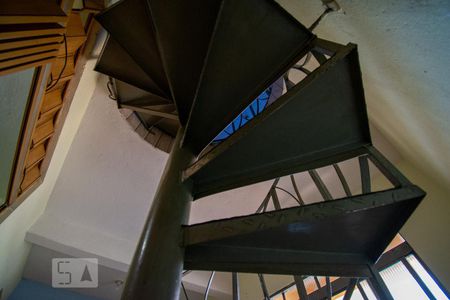 Casa à venda com 220m², 3 quartos e 1 vagaEscada