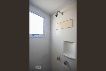 Apartamento à venda com 118m², 4 quartos e 2 vagasChuveiro do banheiro da suíte 1 