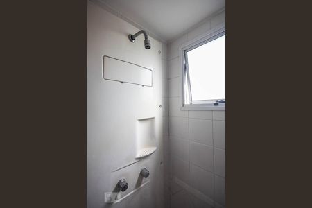 Apartamento à venda com 118m², 4 quartos e 2 vagasChuveiro do banheiro da suíte 2