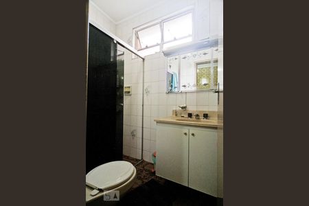 Casa à venda com 200m², 6 quartos e 2 vagas Casa à venda com 200m², 6 quartos e 2 vagasCasa 2 - Banheiro 2