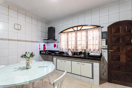 Casa à venda com 250m², 4 quartos e 2 vagas Casa à venda com 250m², 4 quartos e 2 vagasCozinha