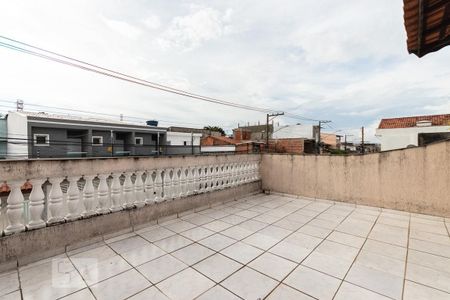 Casa à venda com 250m², 4 quartos e 2 vagas Casa à venda com 250m², 4 quartos e 2 vagasVaranda quarto suíte