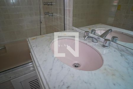 Apartamento à venda com 165m², 3 quartos e 2 vagasBanheiro da Suíte