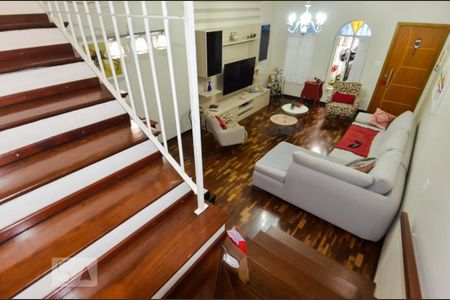 Casa à venda com 163m², 3 quartos e 2 vagasEscada da Sala