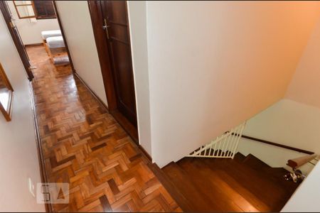 Casa à venda com 163m², 3 quartos e 2 vagasCorredor dos Dormitórios