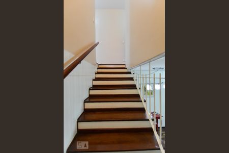 Casa à venda com 163m², 3 quartos e 2 vagasEscada da Sala