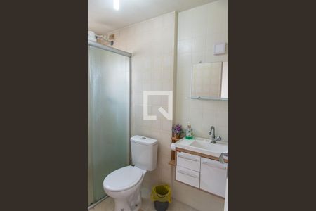Banheiro de kitnet/studio para alugar com 1 quarto, 28m² em Liberdade, São Paulo