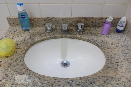 Casa de condomínio à venda com 150m², 3 quartos e 2 vagasBanheiro da Suíte