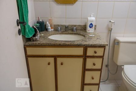 Casa de condomínio à venda com 150m², 3 quartos e 2 vagasBanheiro do Corredor