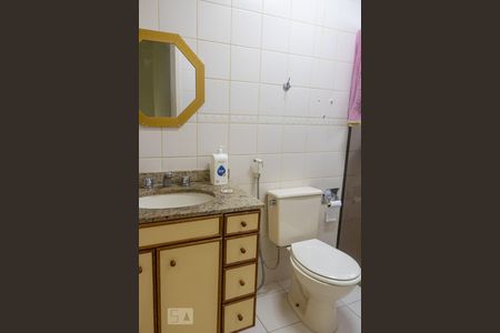 Casa de condomínio à venda com 150m², 3 quartos e 2 vagasBanheiro do Corredor