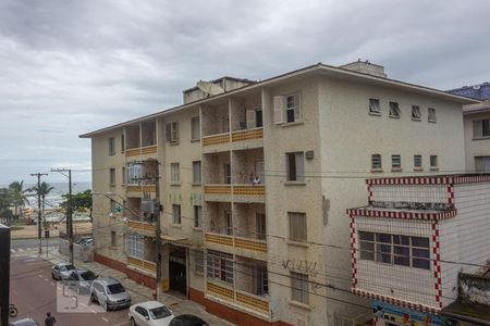 Vista da sala de apartamento para alugar com 1 quarto, 57m² em Ocian, Praia Grande