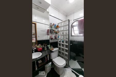 Casa à venda com 200m², 2 quartos e 2 vagasBanheiro da Suíte 1