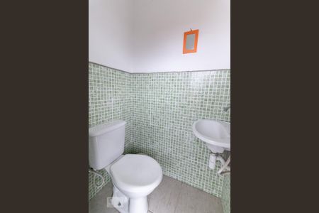 Casa à venda com 200m², 2 quartos e 2 vagasBanheiro da Edicula