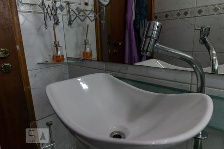 Casa à venda com 200m², 2 quartos e 2 vagasBanheiro da Suíte 2