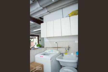 Casa à venda com 300m², 3 quartos e 3 vagas Casa à venda com 300m², 3 quartos e 3 vagasÁrea de Serviço