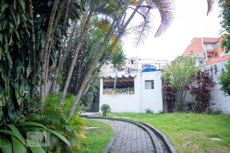 Casa à venda com 300m², 3 quartos e 3 vagas Casa à venda com 300m², 3 quartos e 3 vagasEntrada