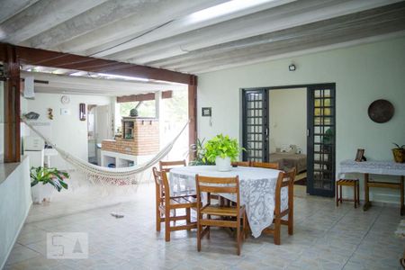 Casa à venda com 300m², 3 quartos e 3 vagas Casa à venda com 300m², 3 quartos e 3 vagasChurrasqueira