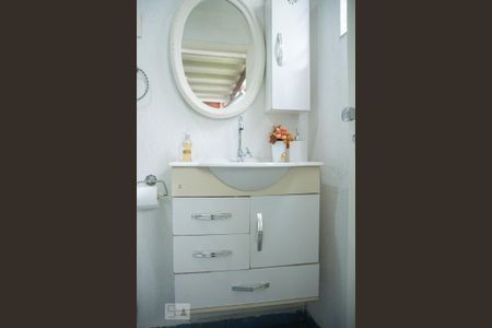 Casa à venda com 300m², 3 quartos e 3 vagas Casa à venda com 300m², 3 quartos e 3 vagasBanheiro