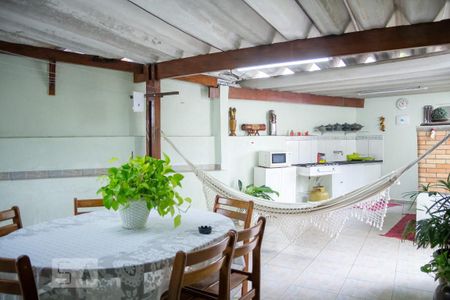 Casa à venda com 300m², 3 quartos e 3 vagas Casa à venda com 300m², 3 quartos e 3 vagasChurrasqueira