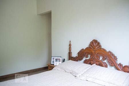 Casa à venda com 300m², 3 quartos e 3 vagas Casa à venda com 300m², 3 quartos e 3 vagasQuarto 1