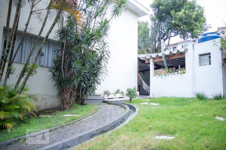 Casa à venda com 300m², 3 quartos e 3 vagas Casa à venda com 300m², 3 quartos e 3 vagasFachada interna