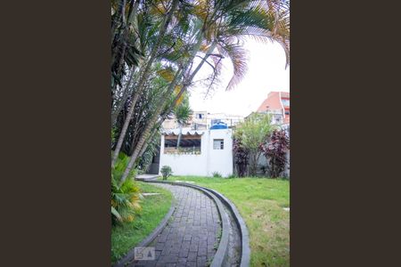 Casa à venda com 300m², 3 quartos e 3 vagas Casa à venda com 300m², 3 quartos e 3 vagasEntrada