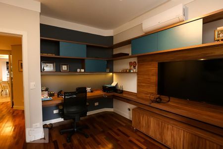 Apartamento à venda com 190m², 4 quartos e 2 vagasEscritório