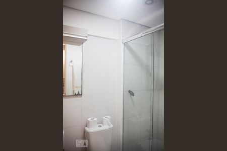 Banheiro de kitnet/studio para alugar com 1 quarto, 20m² em Centro, São Paulo