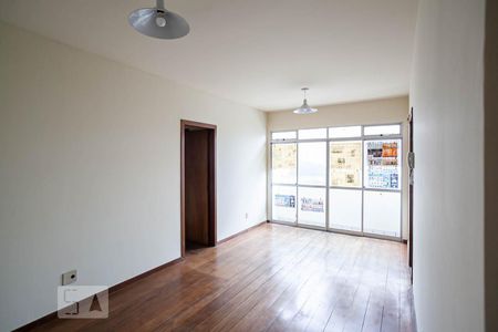 Apartamento para alugar com 70m², 2 quartos e 1 vagaSala 