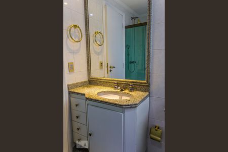 Apartamento para alugar com 144m², 4 quartos e 2 vagasBanheiro