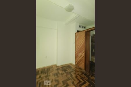 Quarto de kitnet/studio à venda com 1 quarto, 50m² em Centro Histórico, Porto Alegre