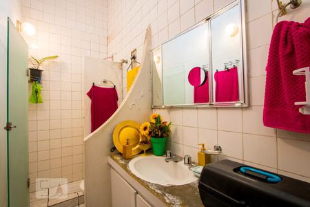 Casa à venda com 140m², 3 quartos e 1 vaga Casa à venda com 140m², 3 quartos e 1 vagaBanheiro social