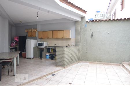 Casa à venda com 200m², 3 quartos e 2 vagasEspaço gourmet no quintal