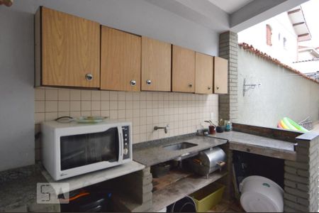 Casa à venda com 200m², 3 quartos e 2 vagasEspaço gourmet no quintal