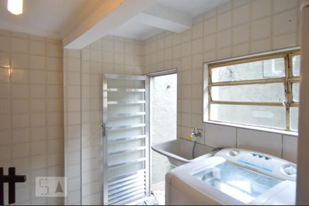 Casa à venda com 200m², 3 quartos e 2 vagasÁrea de serviço