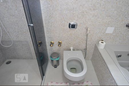 Casa à venda com 200m², 3 quartos e 2 vagasBanheiro da suite 1