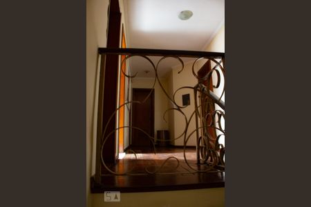 Casa à venda com 400m², 3 quartos e 2 vagas Casa à venda com 400m², 3 quartos e 2 vagasDetalhe Escada do 2° Andar