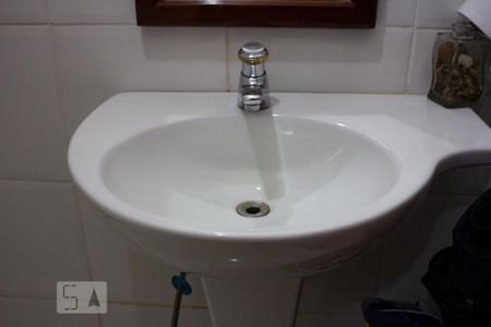 Casa à venda com 400m², 3 quartos e 2 vagas Casa à venda com 400m², 3 quartos e 2 vagasTorneira - Banheiro de Serviço