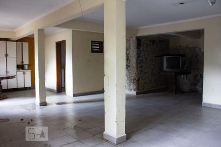 Casa à venda com 400m², 3 quartos e 2 vagas Casa à venda com 400m², 3 quartos e 2 vagasÁrea de Serviço