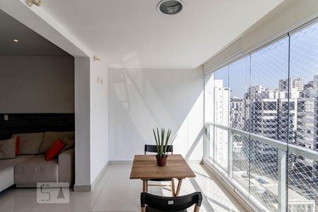 Varanda de kitnet/studio para alugar com 1 quarto, 40m² em Indianópolis, São Paulo