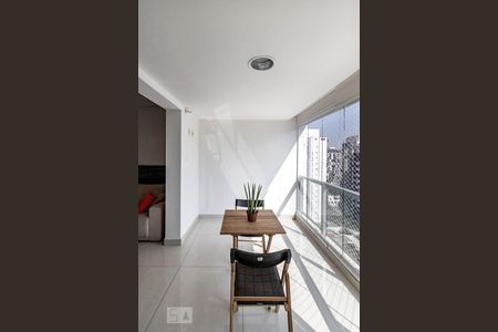 Varanda de kitnet/studio para alugar com 1 quarto, 40m² em Indianópolis, São Paulo