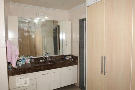 Casa à venda com 400m², 5 quartos e 7 vagasBanheiro da Suíte 1