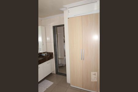 Casa à venda com 400m², 5 quartos e 7 vagasBanheiro da Suíte 1