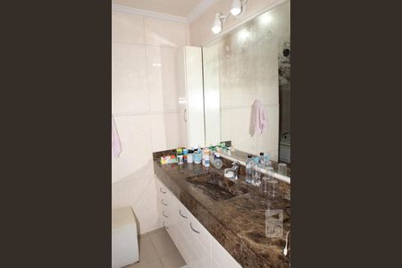 Casa à venda com 400m², 5 quartos e 7 vagasBanheiro da Suíte 1