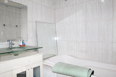 Casa à venda com 400m², 5 quartos e 7 vagasBanheiro da Suíte 2