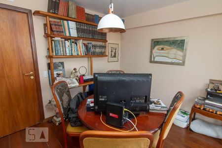 Apartamento à venda com 475m², 3 quartos e 2 vagas Apartamento à venda com 475m², 3 quartos e 2 vagasEscritório